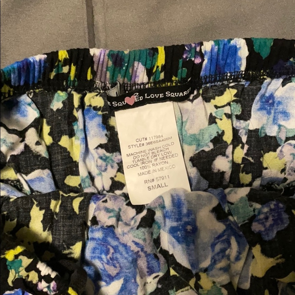 Floral Strapless Ruffle Top - Picture 3 of 3